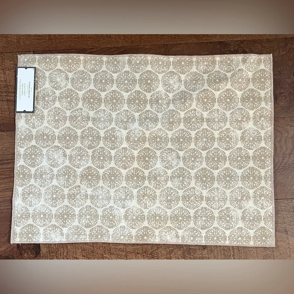 NWT set of 10 threshold beige medallion placemats 14”x19” each